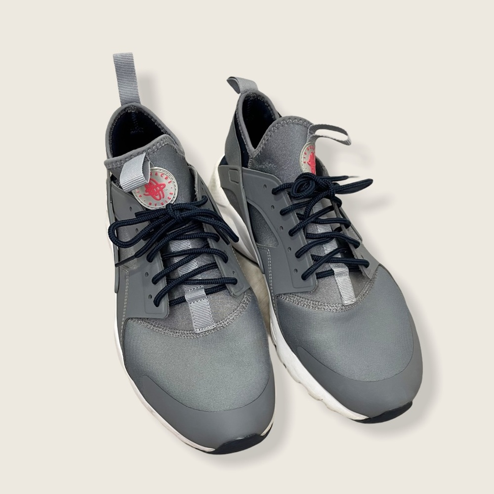Nike Air Hurache Shoes - image 1